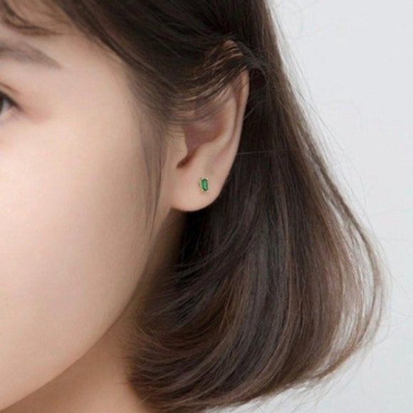 Small Emerald 925 Gold Studs Earrings - EOS002 Gold - Picture 11 of 11